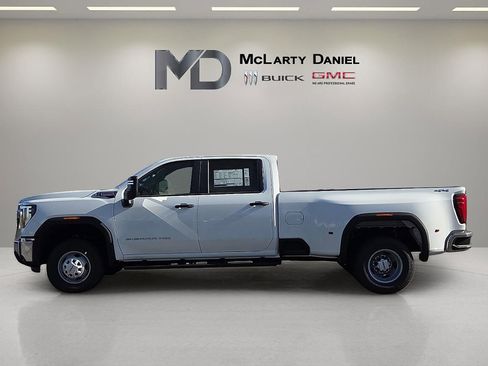 New 2026 GMC Sierra 3500 Pro AWD/4WD image 3