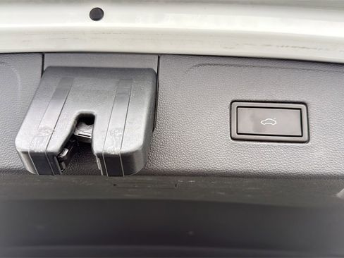 Used 2020 Volkswagen Atlas SE w/ Towing Package image 20