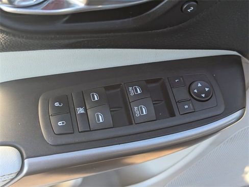 Used 2022 Jeep Cherokee Limited image 24