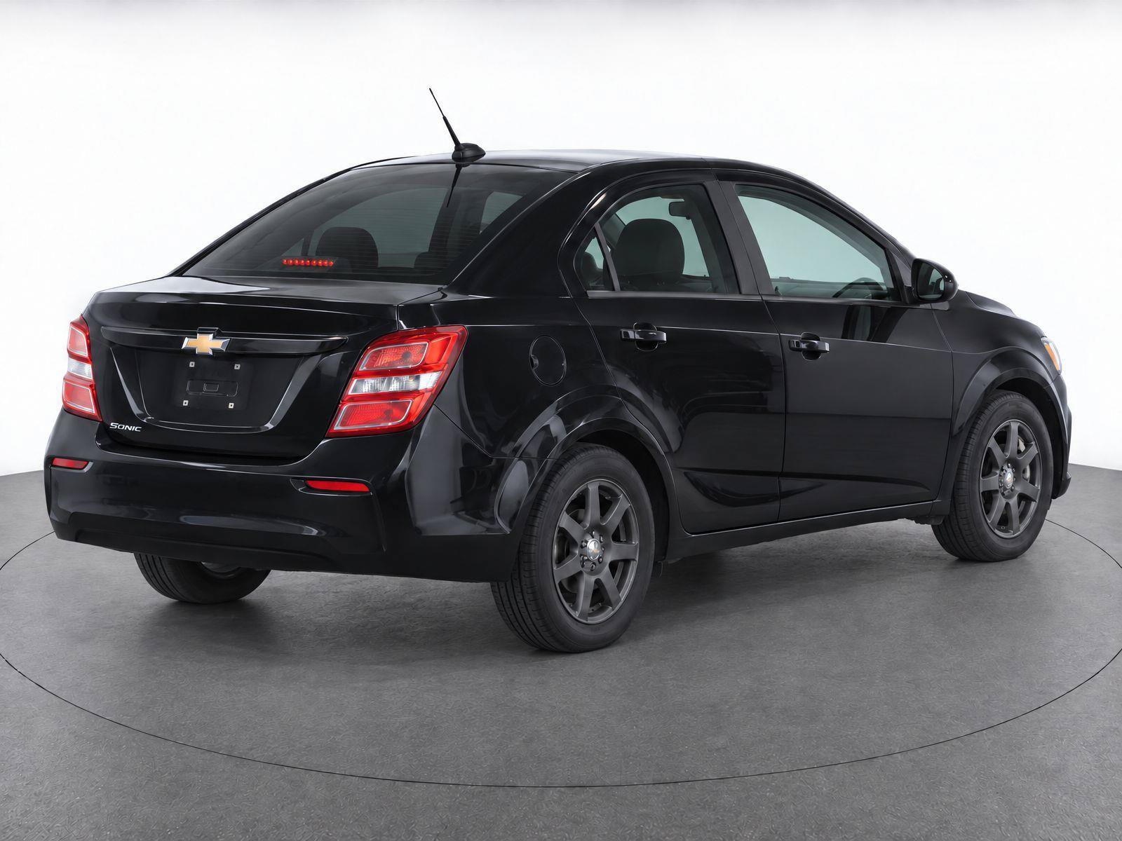 Used 2018 Chevrolet Sonic LS FWD image 4