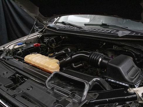 Used 2018 Ford F150 XLT w/ Heavy-Duty Payload Package image 26