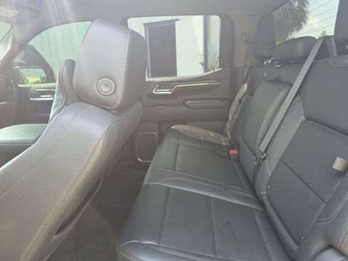 Used 2023 GMC Sierra 1500 SLT w/ SLT Premium Package AWD/4WD image 13