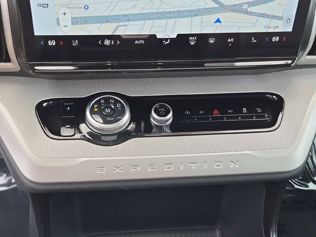 Used 2025 Ford Expedition Active AWD/4WD image 22