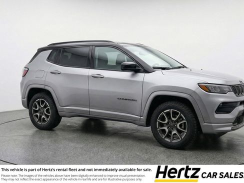 Used 2025 Jeep Compass Trailhawk AWD/4WD image 1