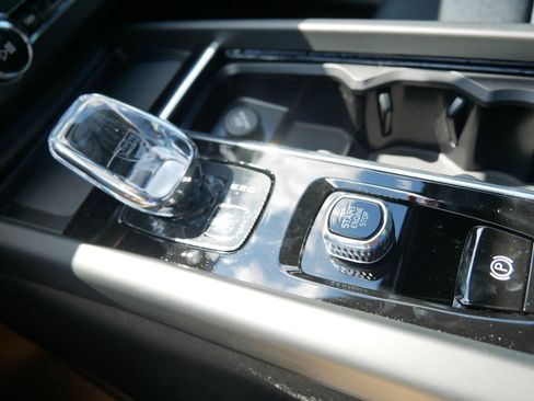 New 2026 Volvo XC60 B5 Ultra w/ Climate Package image 9