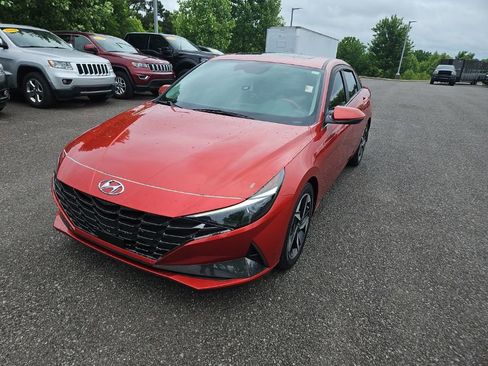 Used 2022 Hyundai Elantra Limited FWD image 3