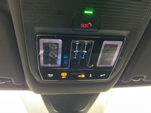 Used 2025 Volkswagen Atlas Cross Sport SEL Premium R-Line image 24