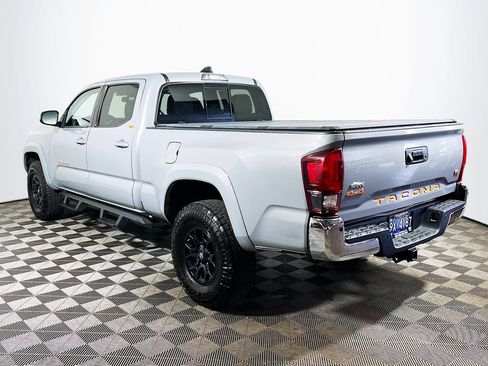 Certified 2021 Toyota Tacoma SR5 AWD/4WD image 5