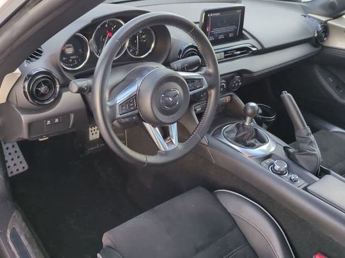Certified 2023 MAZDA MX-5 Miata Club image 2
