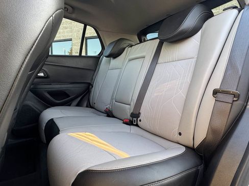 Used 2020 Chevrolet Trax LT w/ LT Convenience Package image 36