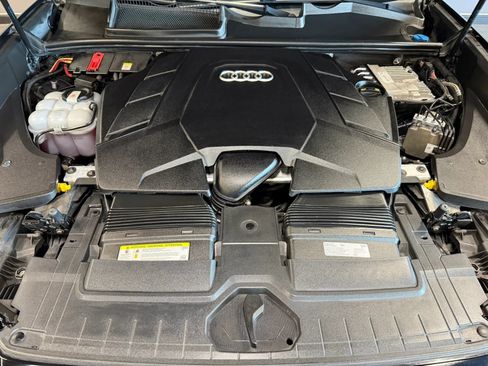 Used 2019 Audi Q8 Premium Plus w/ Premium Plus AWD/4WD image 27