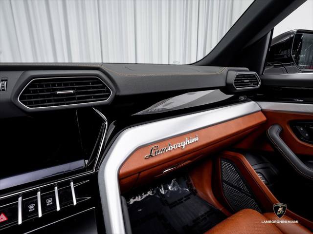 Used 2022 Lamborghini Urus AWD/4WD image 28