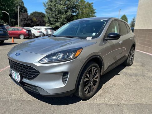 Used 2022 Ford Escape SE w/ SE Sport Appearance Package AWD/4WD image 10