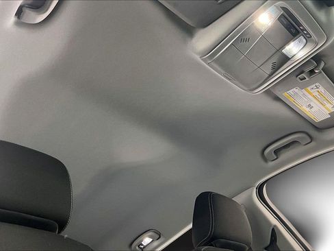 Used 2024 GMC Terrain SLE w/ Driver Convenience Package image 22