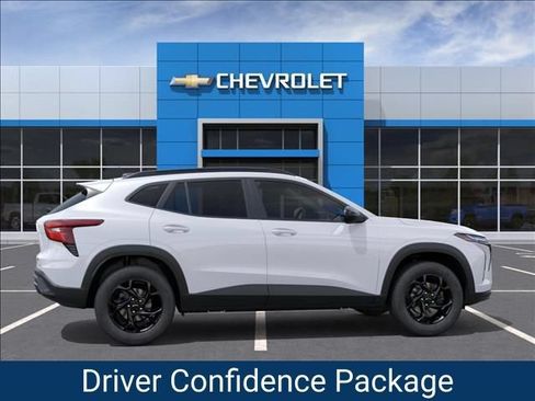 New 2026 Chevrolet Trax LT w/ Driver Confidence Package FWD image 5