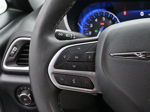 Used 2025 Chrysler Pacifica Select FWD image 46
