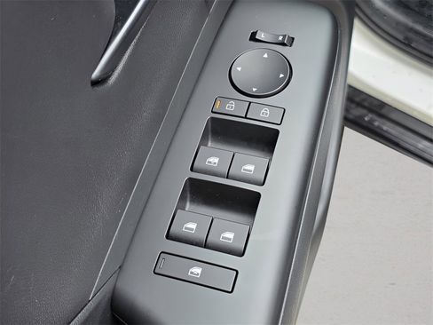 Certified 2025 Hyundai Kona SEL image 17