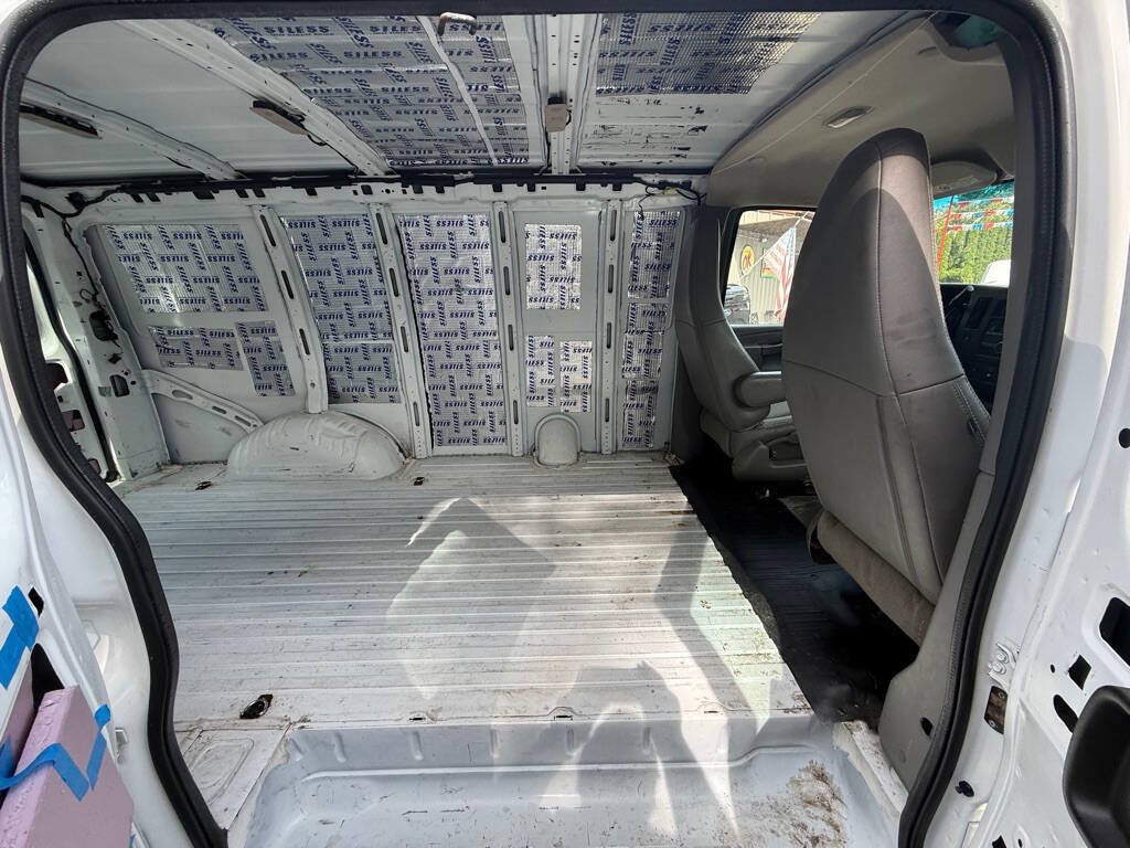 Used 2016 Chevrolet Express 2500 RWD image 5