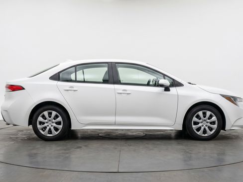 Used 2025 Toyota Corolla LE FWD image 11