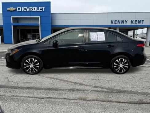 Used 2021 Toyota Corolla LE FWD image 26
