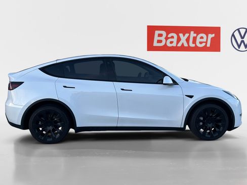 Used 2022 Tesla Model Y Long Range image 6