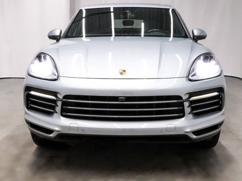 Used 2021 Porsche Cayenne Base w/ Premium Package image 2