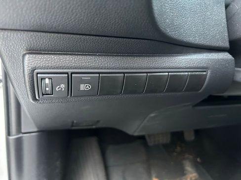 Used 2025 Toyota Corolla LE image 17