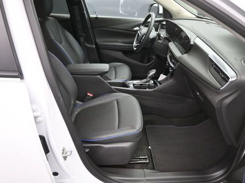 Used 2025 Buick Encore GX Sport Touring FWD image 10
