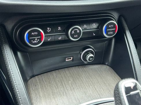 Used 2022 Alfa Romeo Stelvio Ti image 24