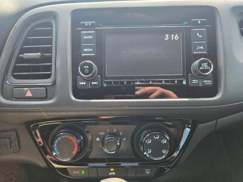 Used 2019 Honda HR-V LX image 12