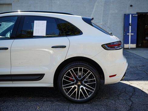 Used 2023 Porsche Macan S w/ Premium Package Plus image 11