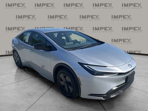 Used 2024 Toyota Prius LE image 7