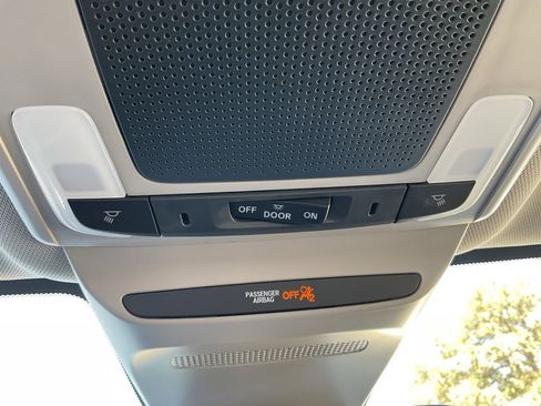 Used 2025 Honda HR-V LX image 28