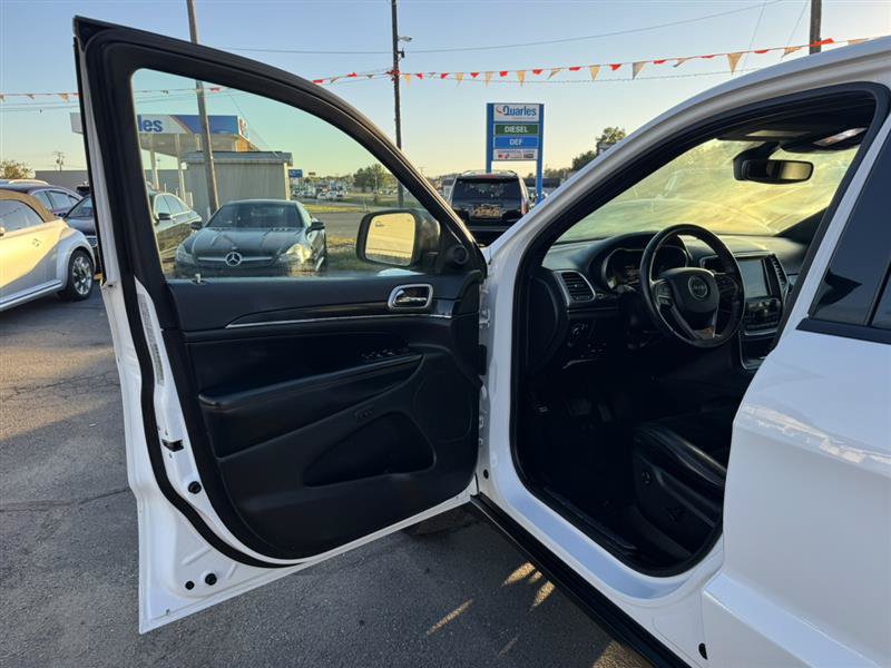 Used 2017 Jeep Grand Cherokee Trailhawk AWD/4WD image 22