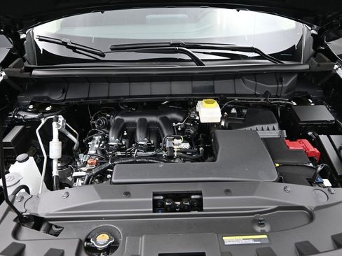 Used 2025 Nissan Pathfinder SV image 18