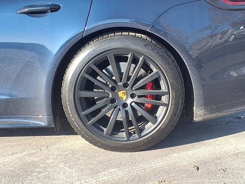 Used 2019 Porsche Panamera GTS image 27