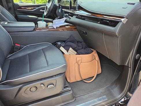 Used 2023 Cadillac Escalade Premium Luxury RWD image 12