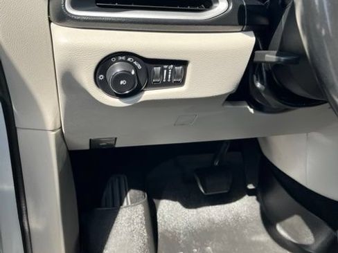 Used 2020 Chrysler Pacifica Touring-L Plus FWD image 12