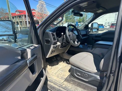 Used 2018 Ford F150 XLT w/ Equipment Group 302A Luxury image 5