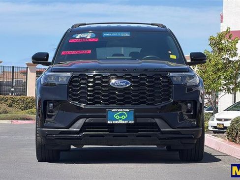 Used 2025 Ford Explorer ST-Line w/ ST-Line Street Pack AWD/4WD image 9