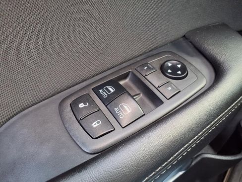 Used 2019 Dodge Challenger SXT image 13