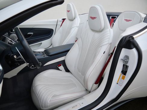 Used 2023 Aston Martin DB11 Volante image 22