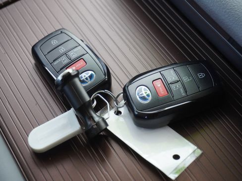 Used 2024 Toyota Sienna LE w/ LE Plus Package image 20