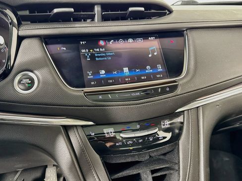 Used 2017 Cadillac XT5 Luxury w/ Driver Awareness Package FWD image 8
