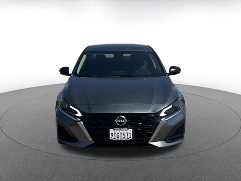 Used 2024 Nissan Altima 2.5 SV image 4