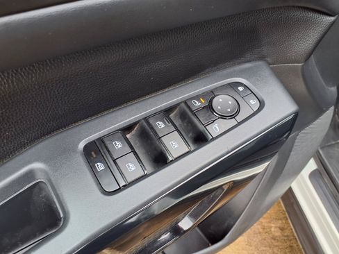 Used 2024 Nissan Pathfinder SV FWD image 26