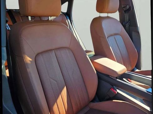 Used 2022 Audi e-tron Premium Plus w/ Premium Plus Package image 18