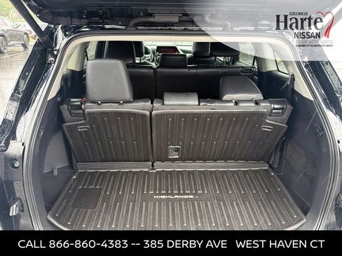 Used 2024 Toyota Highlander XLE AWD/4WD image 22