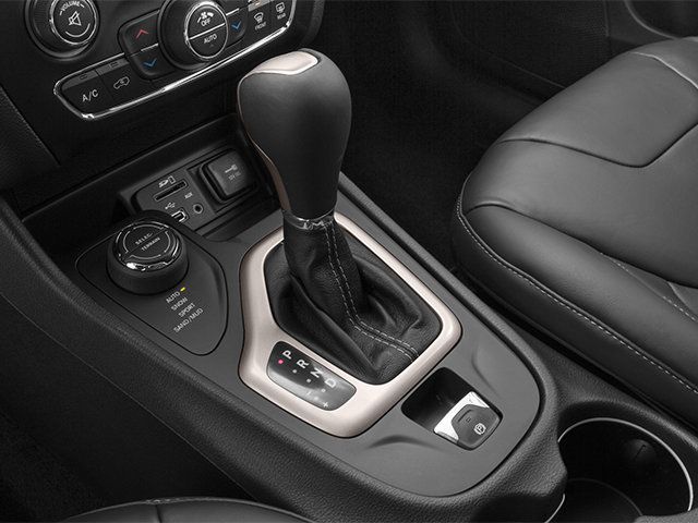 Used 2014 Jeep Cherokee Limited w/ Luxury Group AWD/4WD image 13