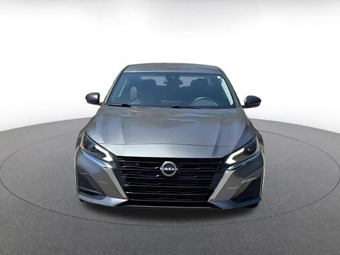 Used 2025 Nissan Altima 2.5 SV FWD image 4